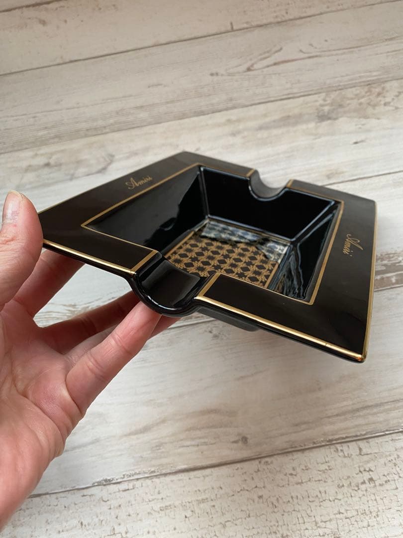 【大幅値下げ】【非売品】Amari 黒 陶器製 大きめ灰皿