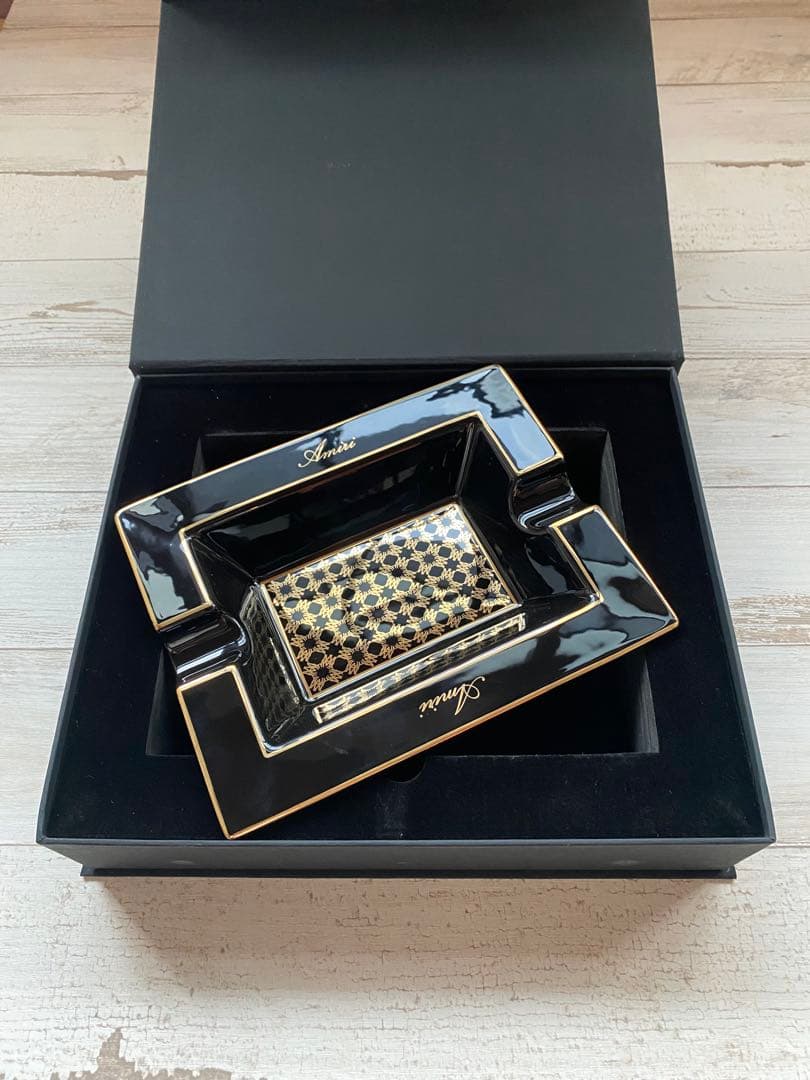 【大幅値下げ】【非売品】Amari 黒 陶器製 大きめ灰皿