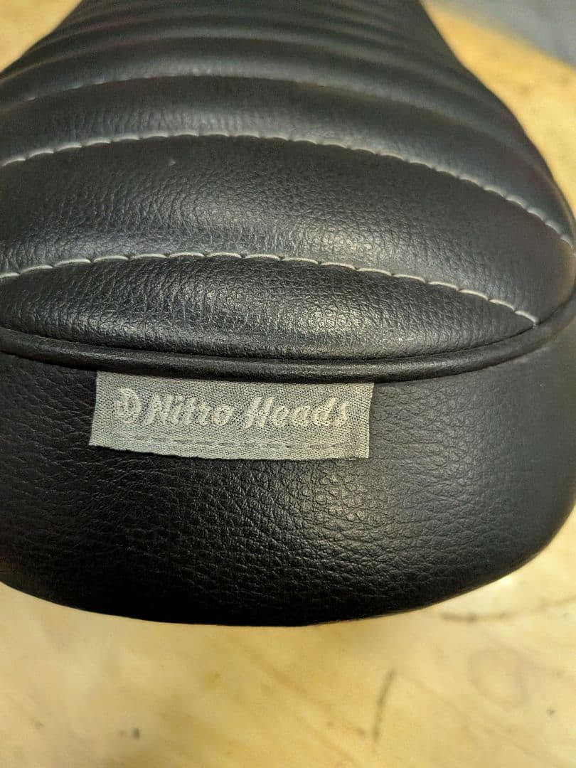 SR400　希少　美品　ナイトロヘッズ　タックロールシート　イージーライダース