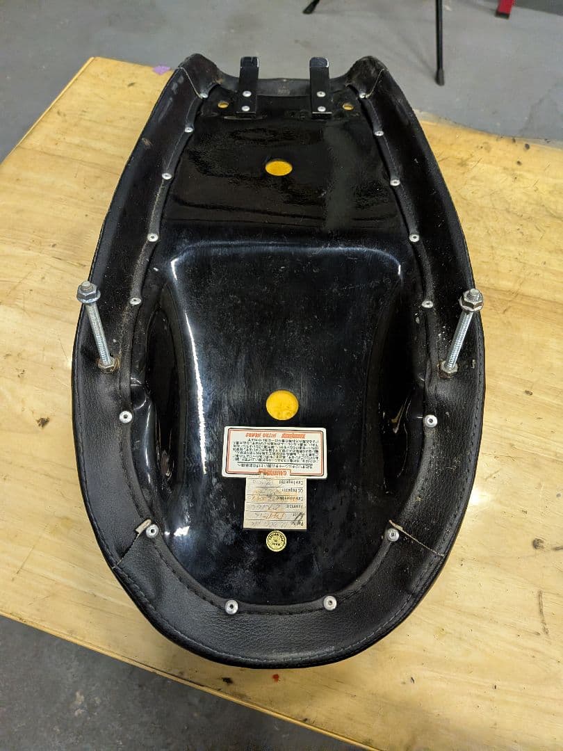 SR400　希少　美品　ナイトロヘッズ　タックロールシート　イージーライダース