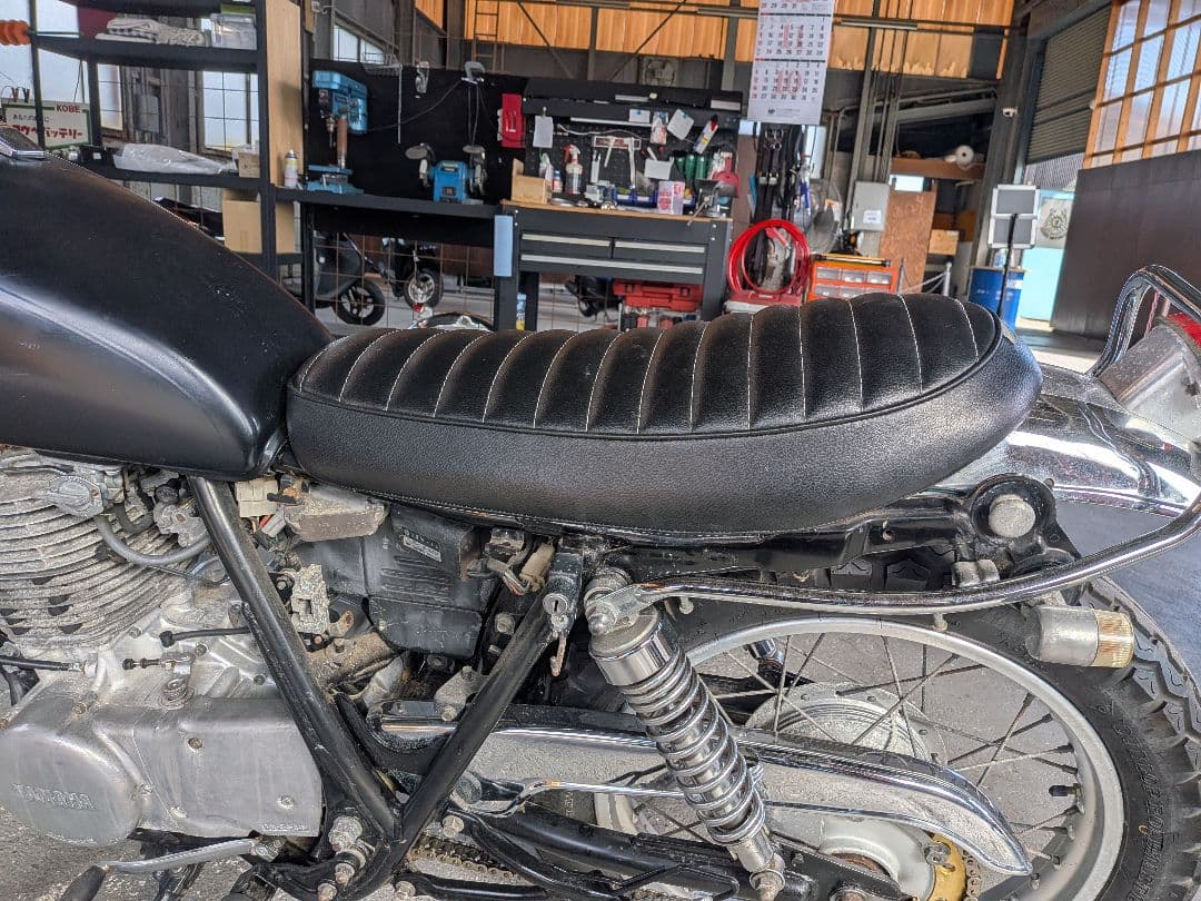 SR400　希少　美品　ナイトロヘッズ　タックロールシート　イージーライダース