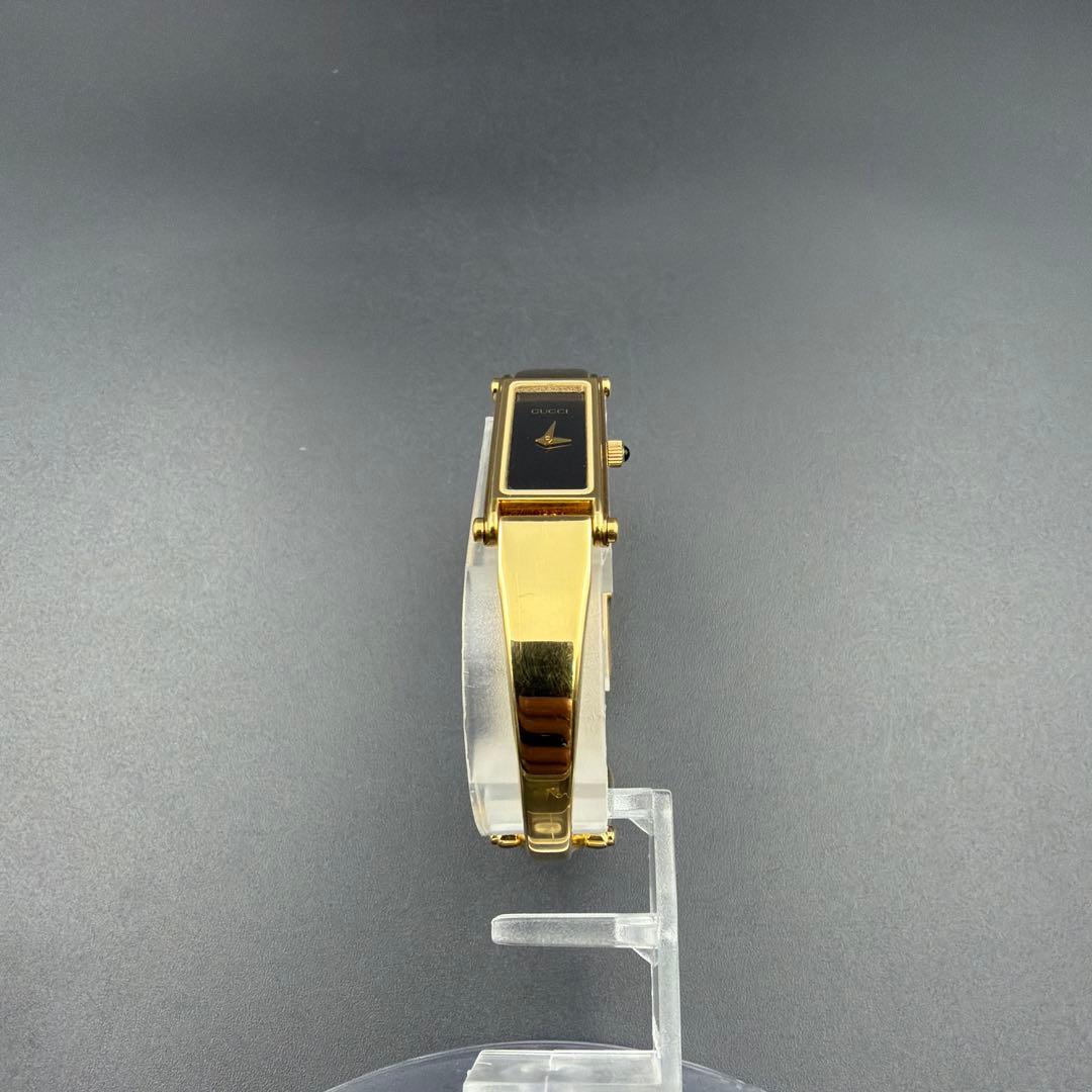 GUCCI 1500 ゴールド×ブラック文字盤 バングルウォッチ
