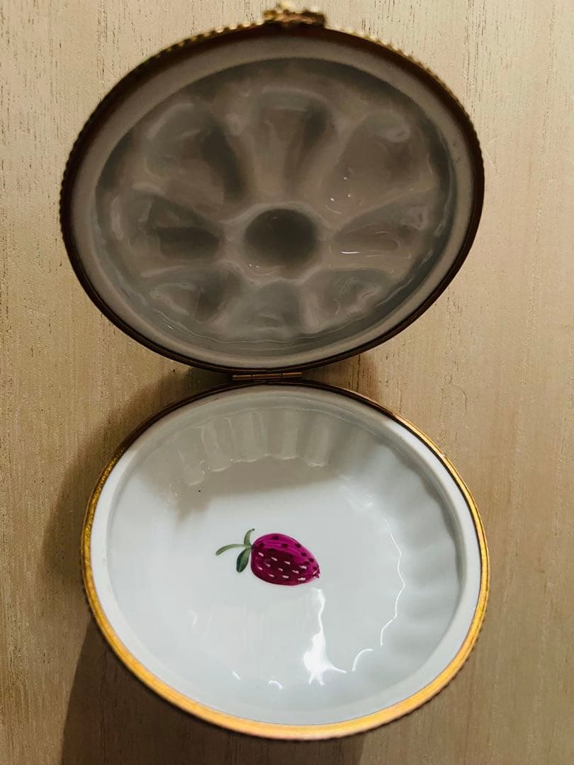 ひ*り様 リモージュ　フランス　ストロベリーパイ型小物入れ　ピルケース