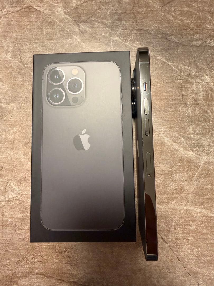 iPhone 13pro グラファイト　256GB SIM解除済み