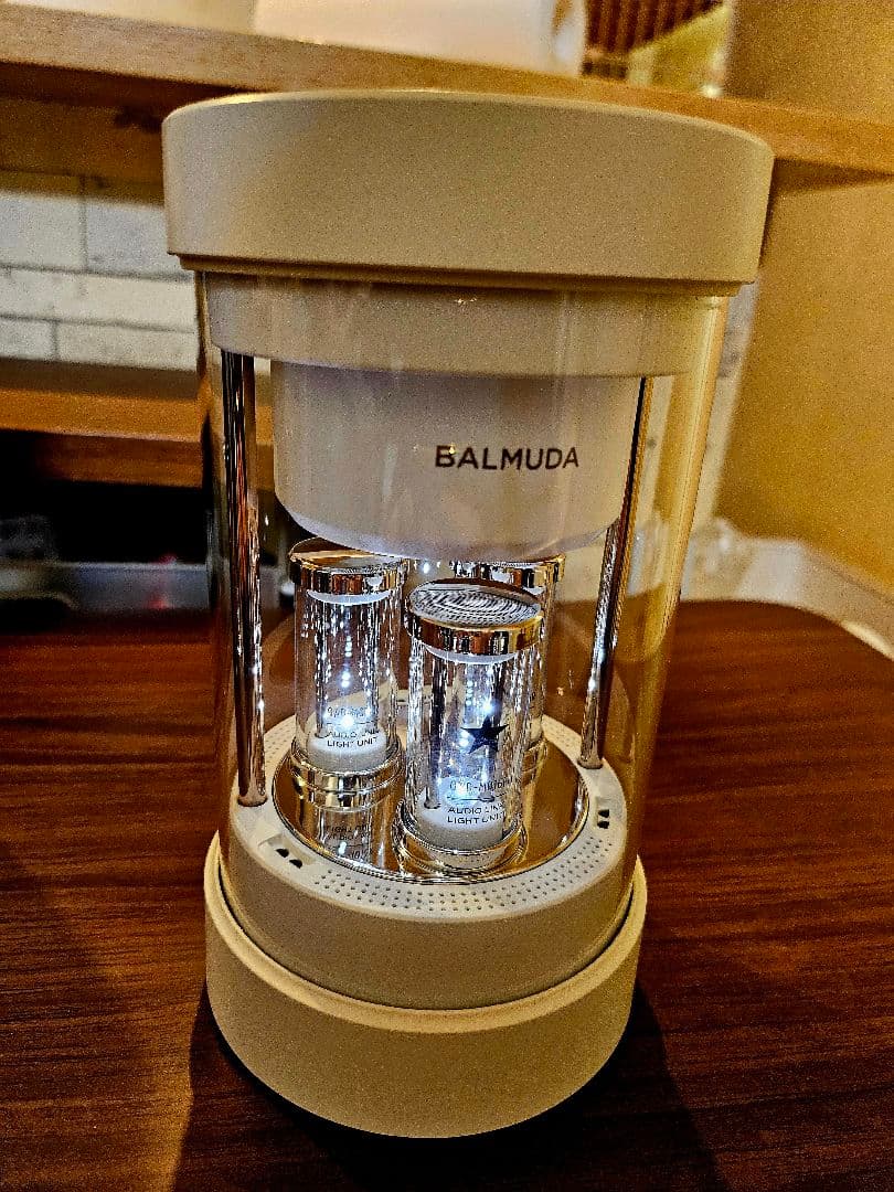 バルミューダ スピーカー ホワイト