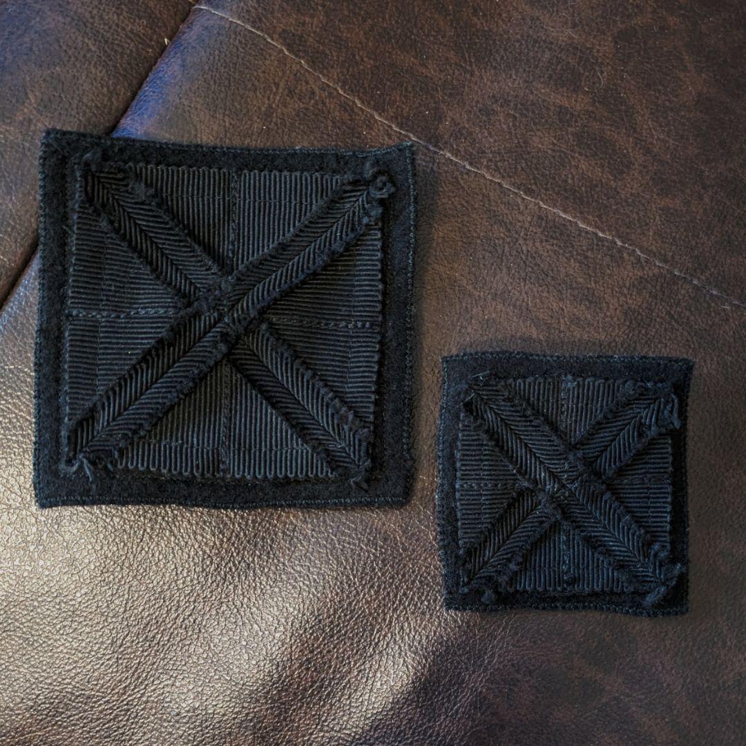 プラダのファブリックブローチ大小2個Setで✽黒✽異素材