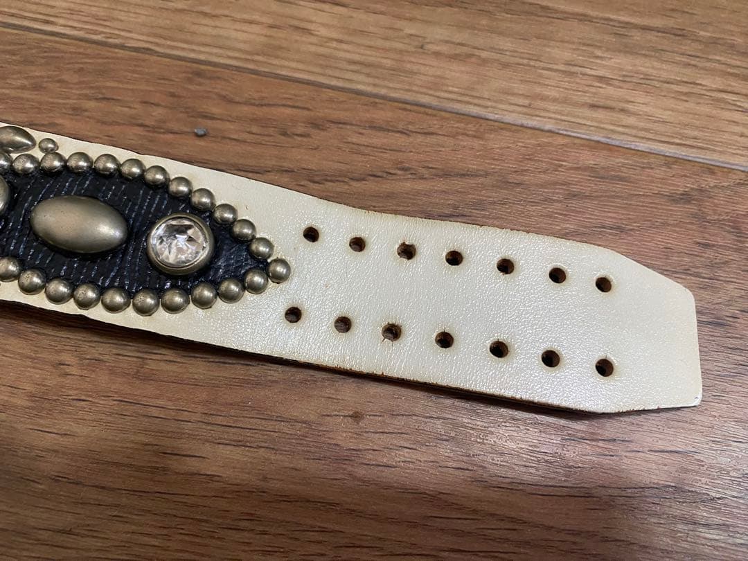 WOLF'S HEAD 35mmスタッズリストバンド/白