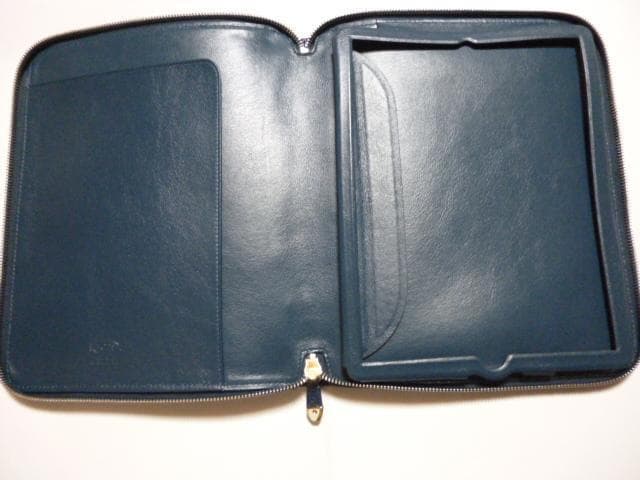 TOD'S 　トッズ　iPadケース　ダークグリーン