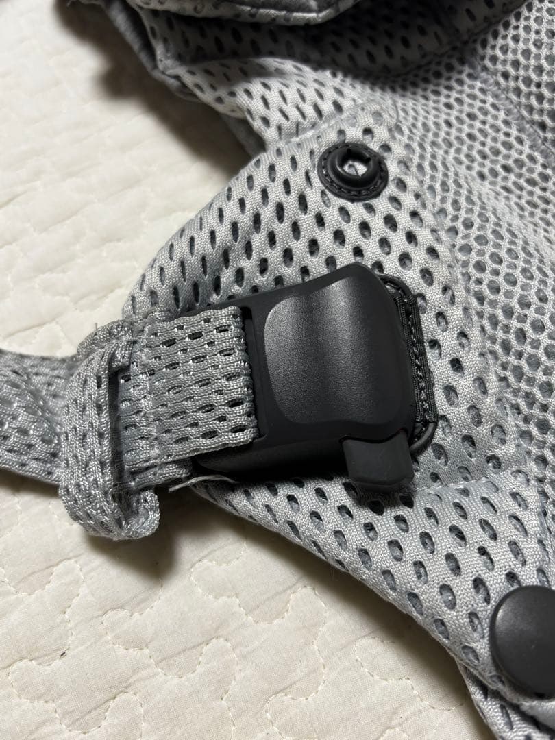 【ともぴ】ベビービョルン　ベビーキャリアハーモニー　Airシルバー