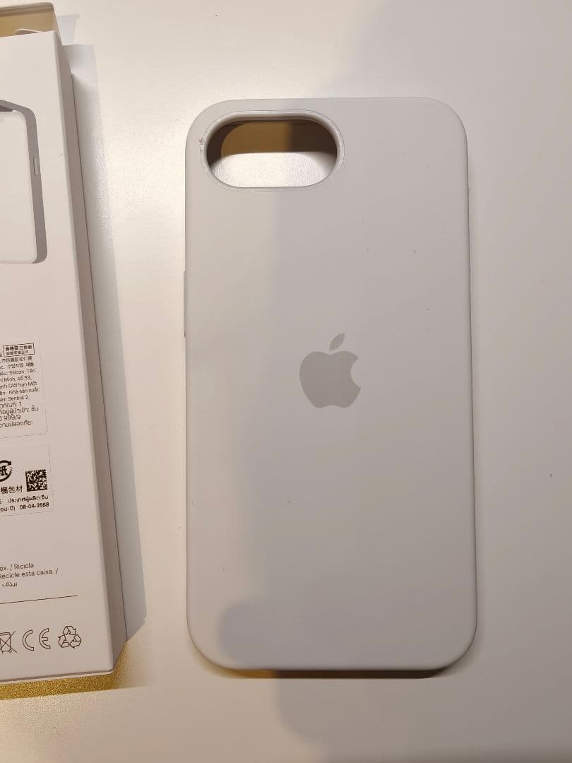 【美品】iPhone 16e 256GB 純正ケース＆Belkinフィルム