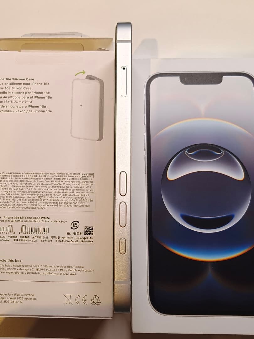 【美品】iPhone 16e 256GB 純正ケース＆Belkinフィルム
