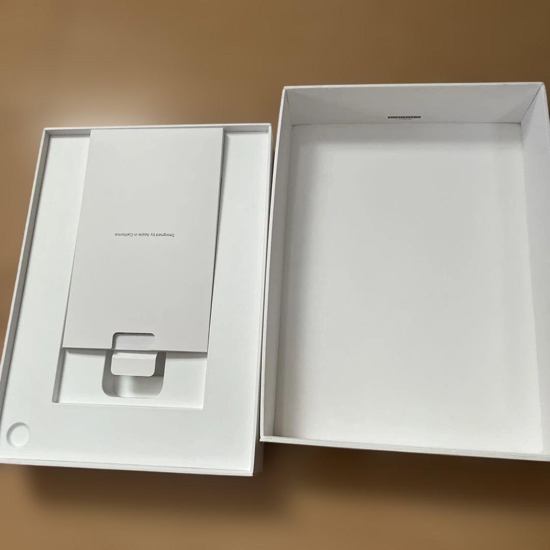 T*a様 Apple iPad 第10世代64GB ブルー　本体のみケース付き