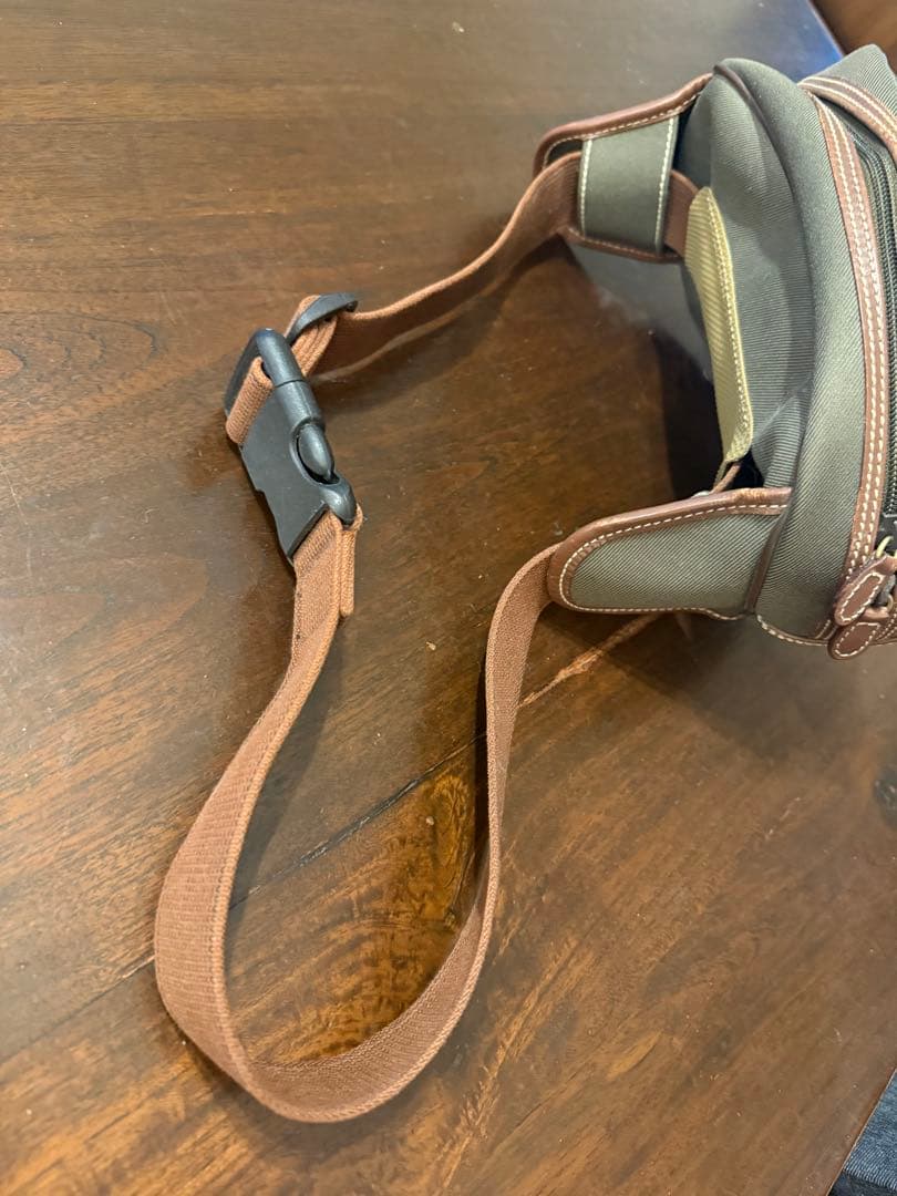 ハンティングワールド　オリーブグリーン ボディバッグ極美品　ユニセックス