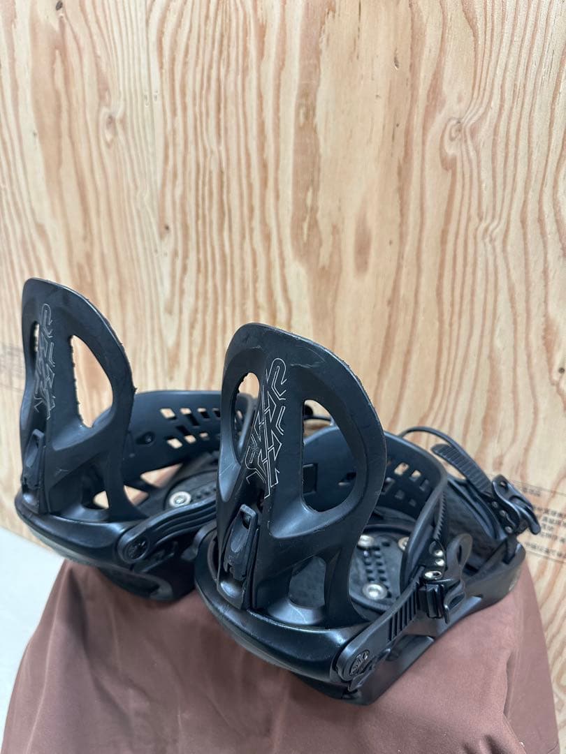 ブラック スノーボードビンディング