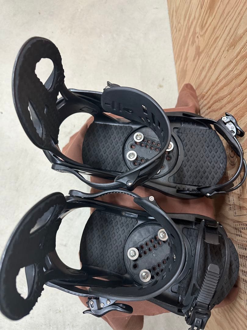 ブラック スノーボードビンディング