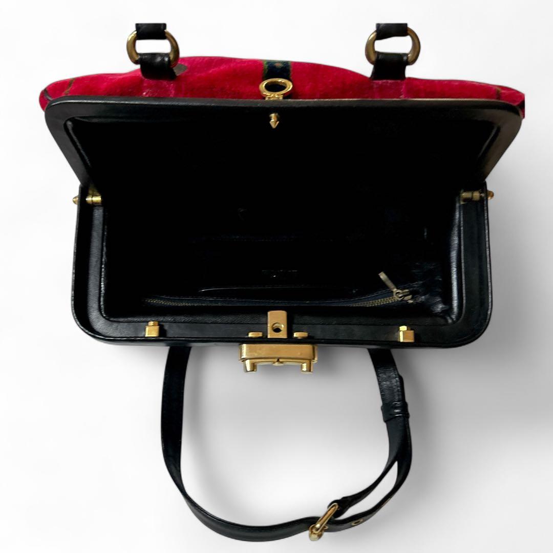 ロベルタディカメリーノ 口金　ベルベット 赤 ハンドバッグ　ロゴ　がま口