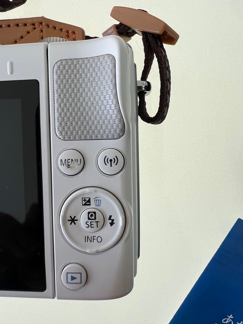 Canon EOS M100 ダブルレンズキット 美品 付属品多数 元箱あり