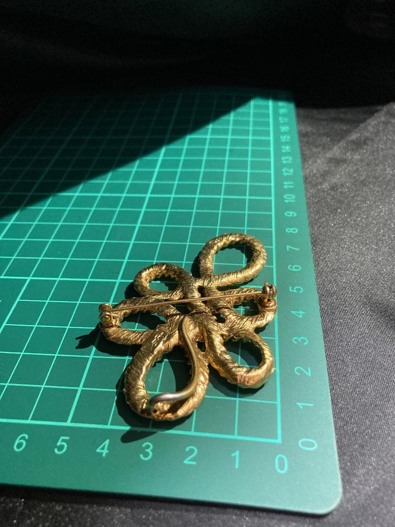 イヴ・サンローラン ゴールドカラー ロープ 結び目 ブローチ ヴィンテージ