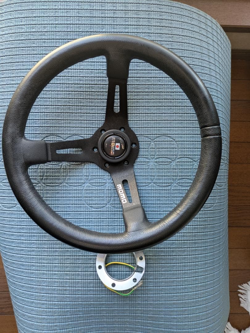 MOMO Full Speed 328φ K12マーチから取り外し