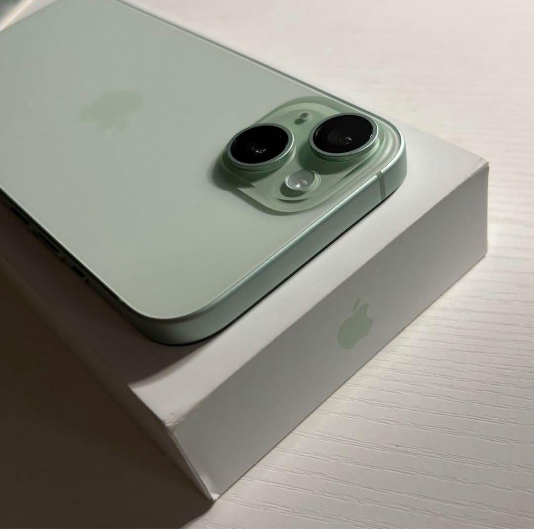iPhone15 256GB グリーン SIMフリー 極美品