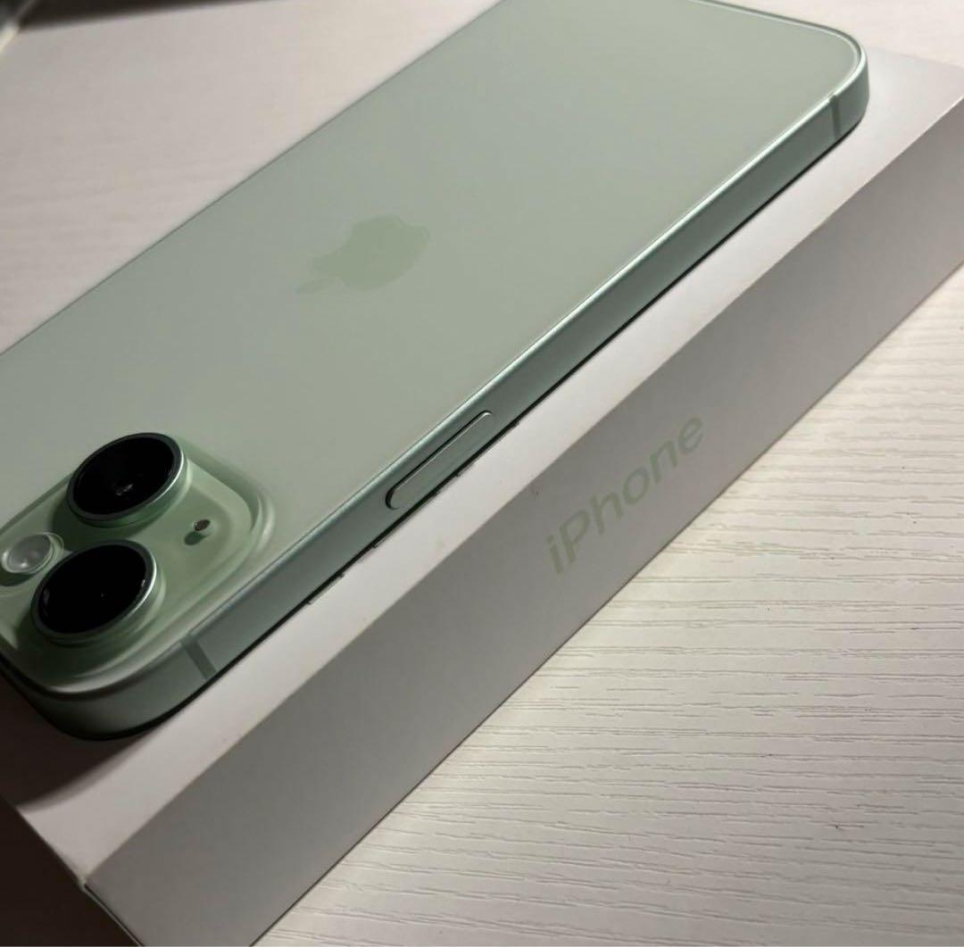 iPhone15 256GB グリーン SIMフリー 極美品