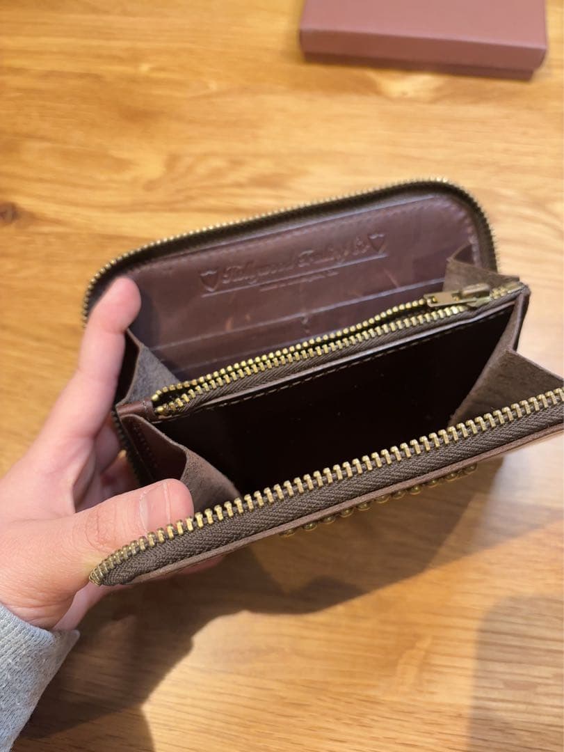 k*6様 HTC ラウンドジップウォレット ブラウン