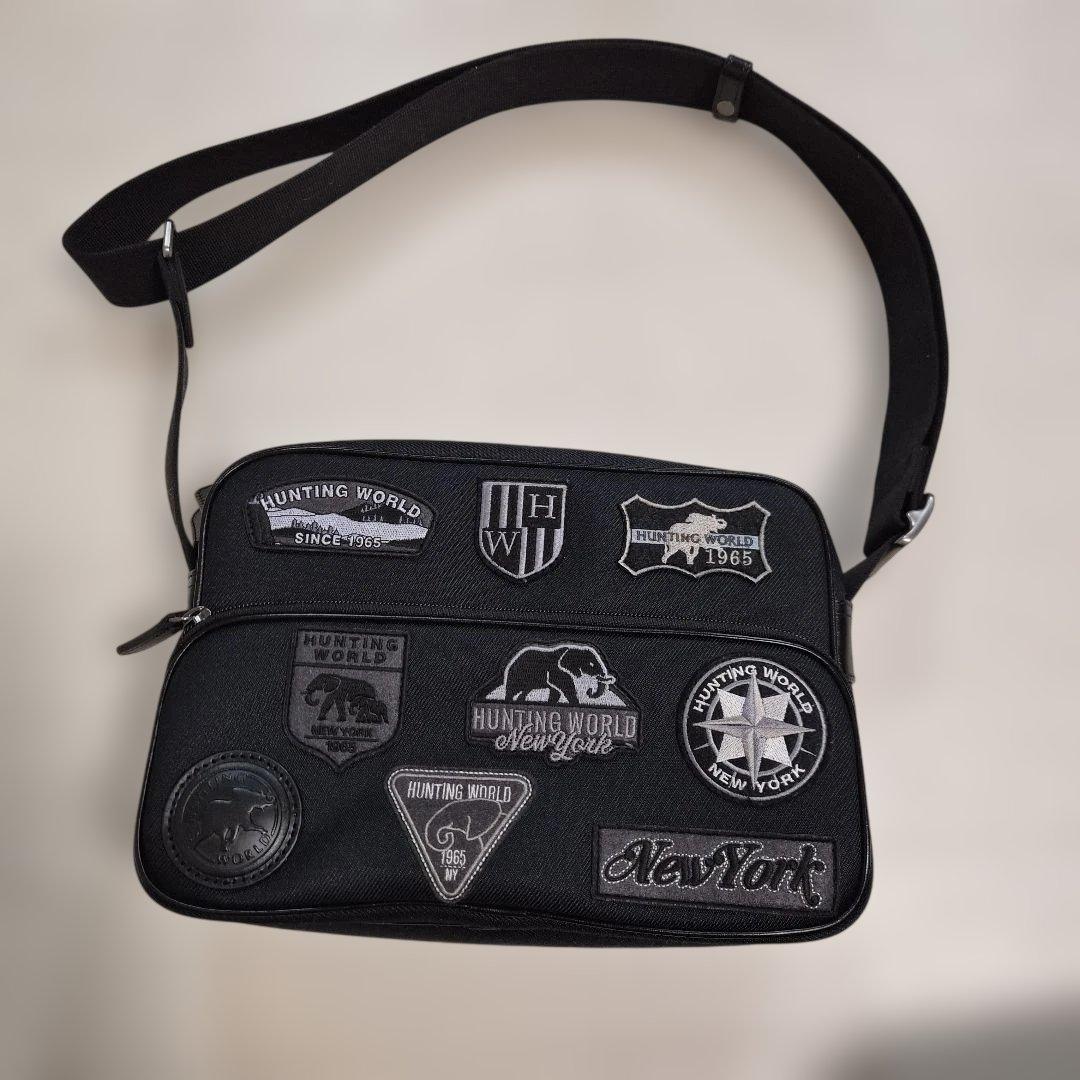 美品　HUNTING WORLD パッチ付きショルダーバッグ