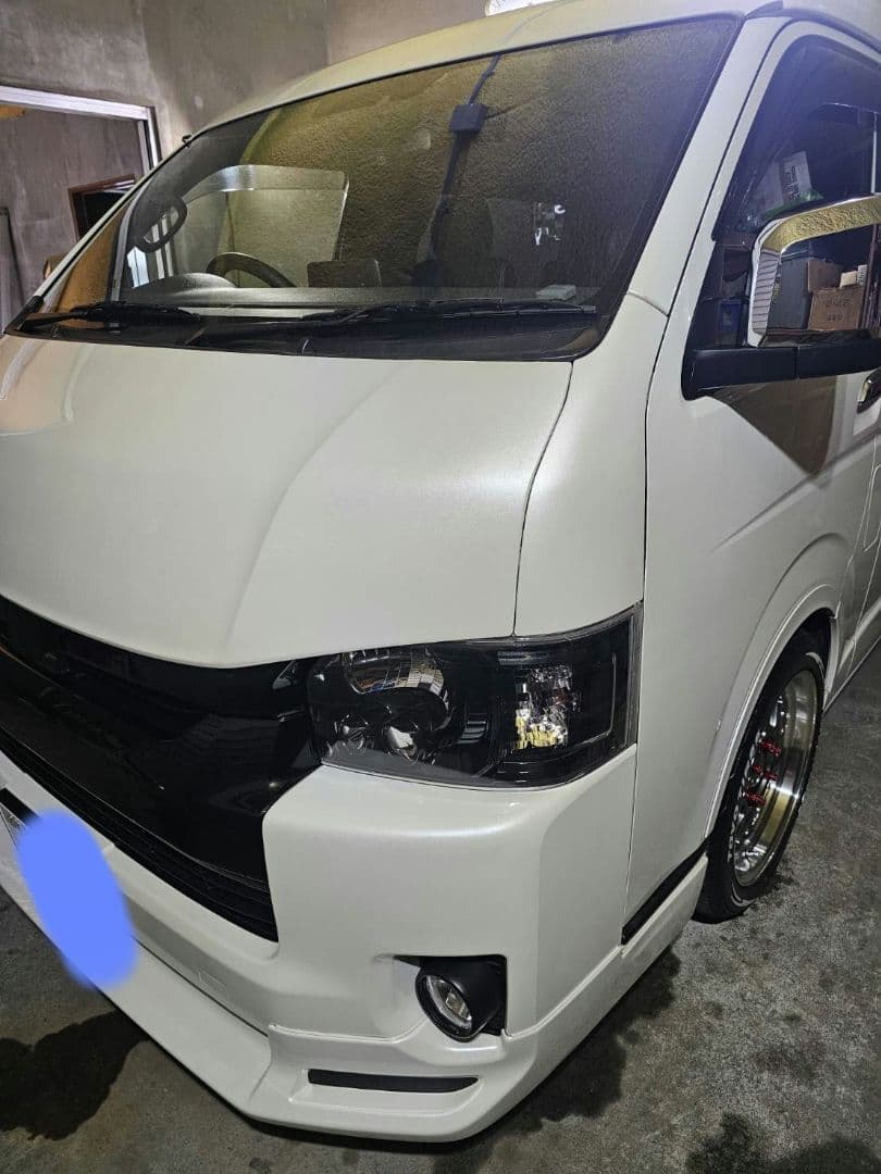 トヨタ純正200系ハイエース助手席側スムージングコーナーパネル