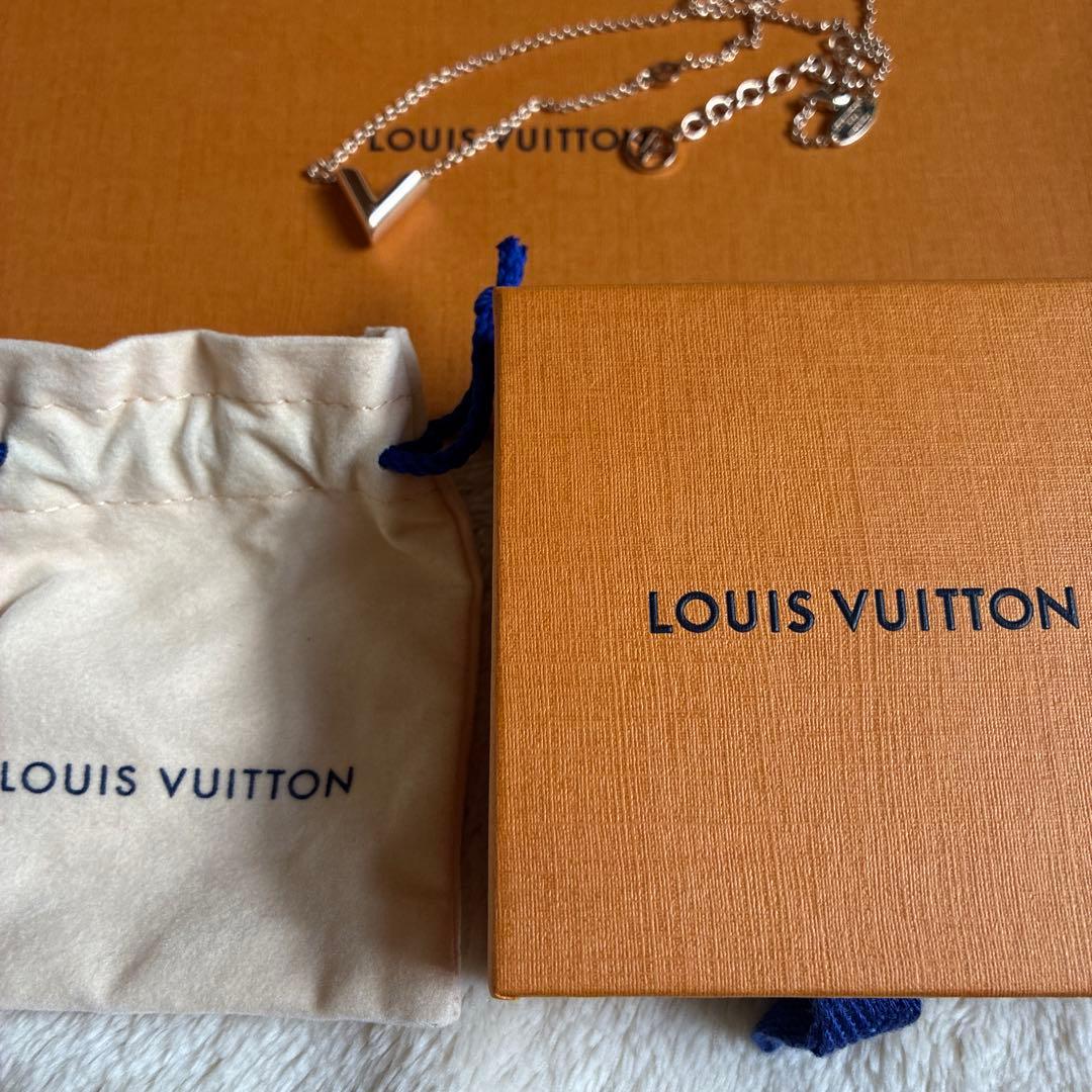 LOUIS VUITTON エッセンシャルVピンクゴールド
