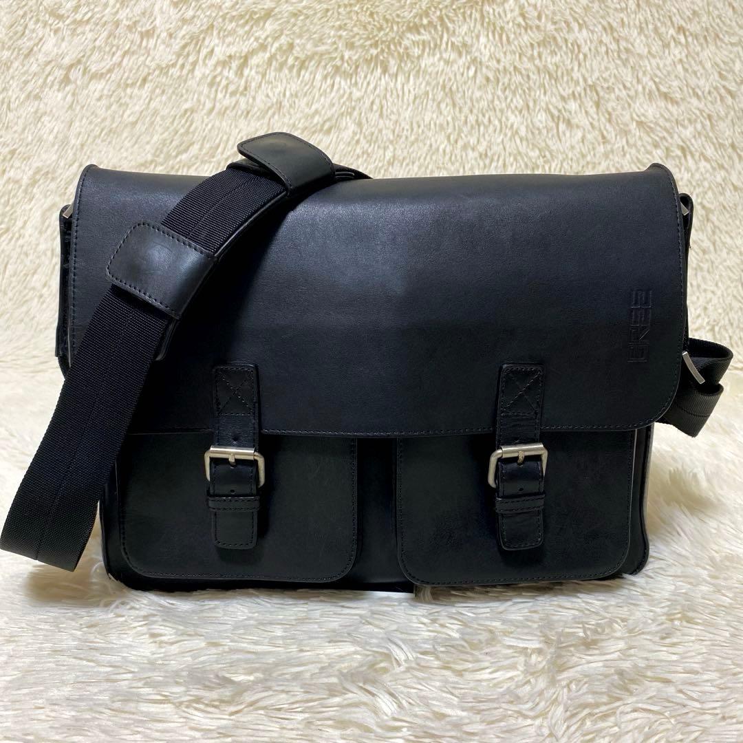 BREE ブラック　本革 メッセンジャーバッグ　肩掛け　斜め掛け　フラップ付き