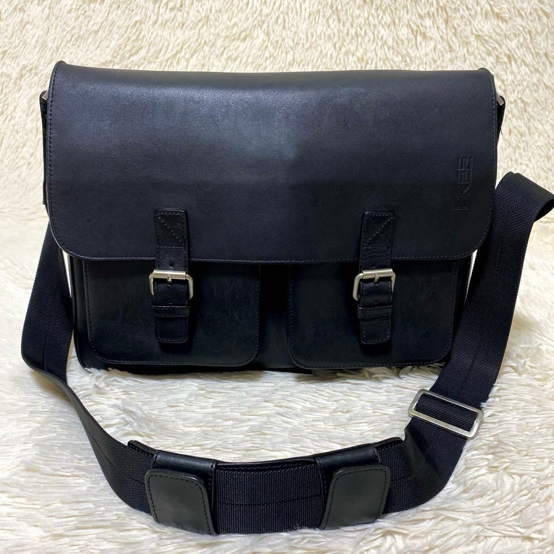 BREE ブラック　本革 メッセンジャーバッグ　肩掛け　斜め掛け　フラップ付き