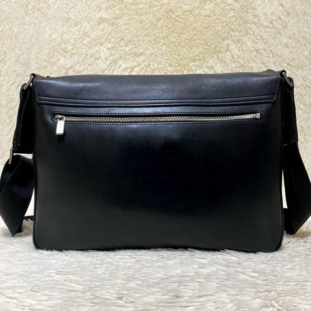 BREE ブラック　本革 メッセンジャーバッグ　肩掛け　斜め掛け　フラップ付き