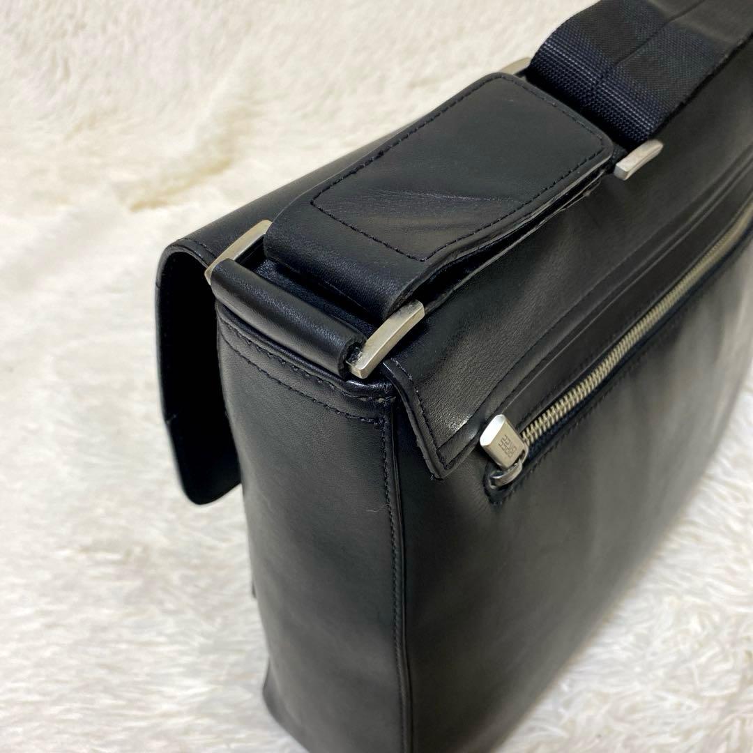 BREE ブラック　本革 メッセンジャーバッグ　肩掛け　斜め掛け　フラップ付き