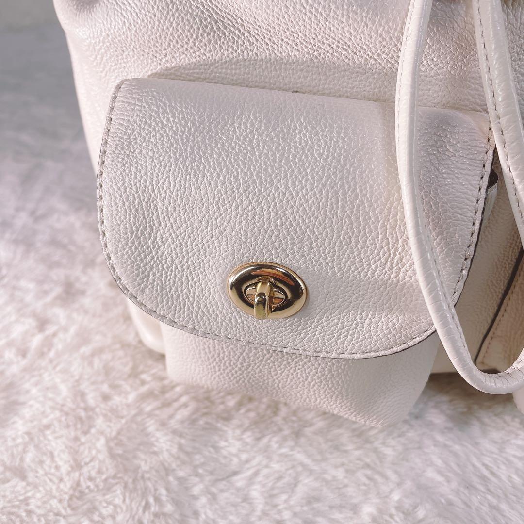 【美品】 COACH コーチリュック レザー ターンロック ホワイト