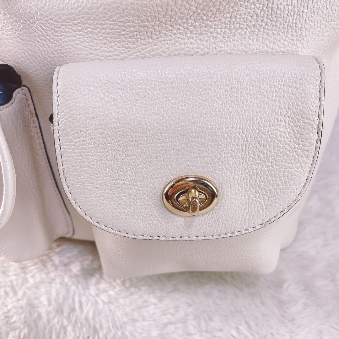 【美品】 COACH コーチリュック レザー ターンロック ホワイト