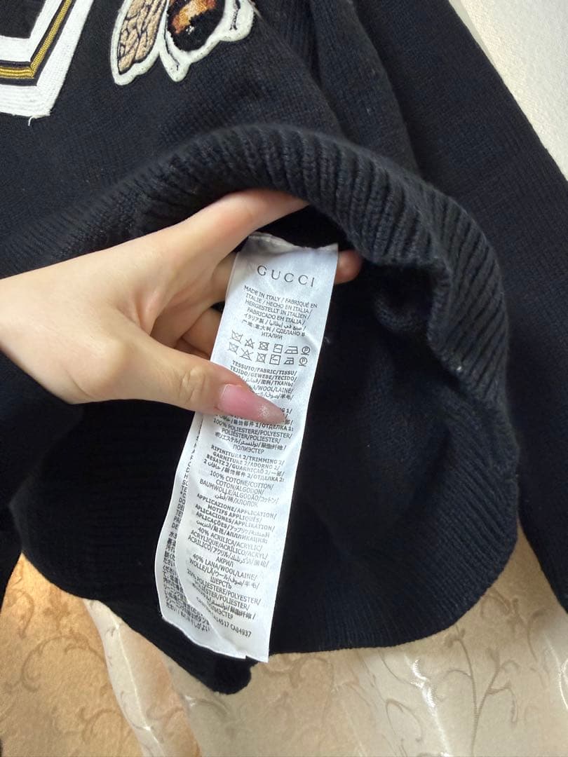 GUCCI ブラック Vネック セーター 蜂刺繍 ユニセックス