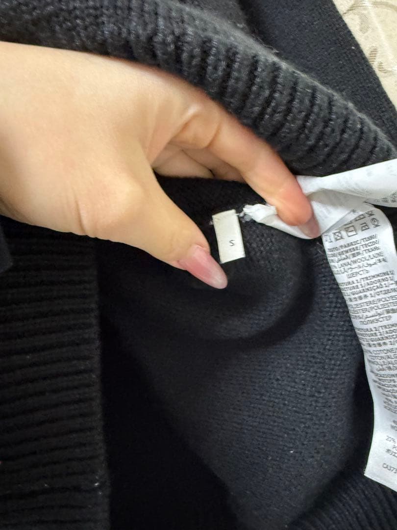 GUCCI ブラック Vネック セーター 蜂刺繍 ユニセックス