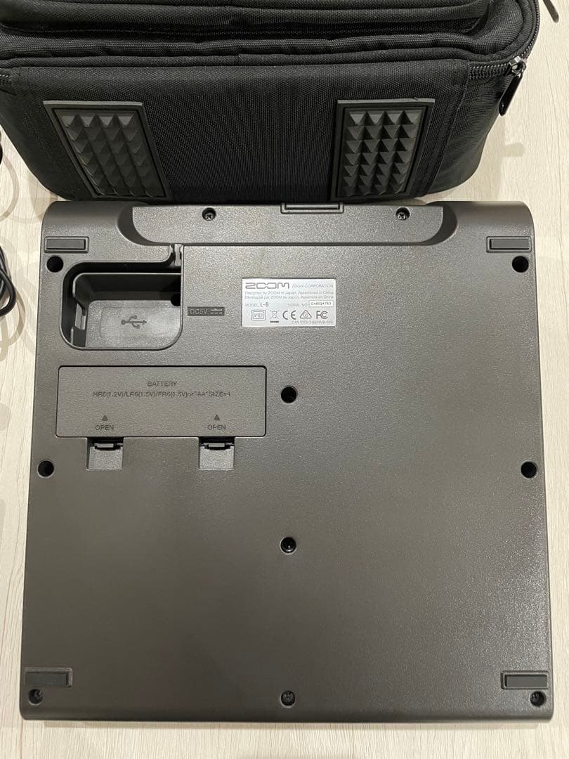 ZOOM LiveTrak L-8 ミキサー　ケース付き