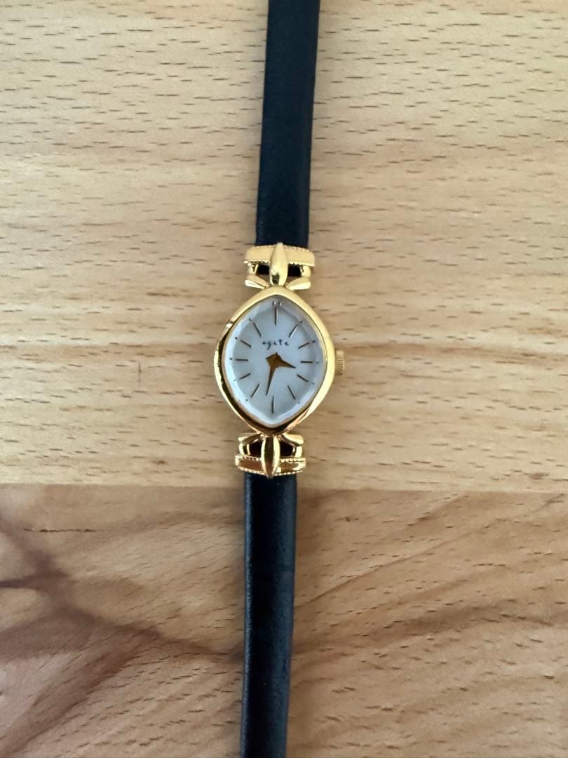 agete オーバルフェイスジュエリーウォッチ