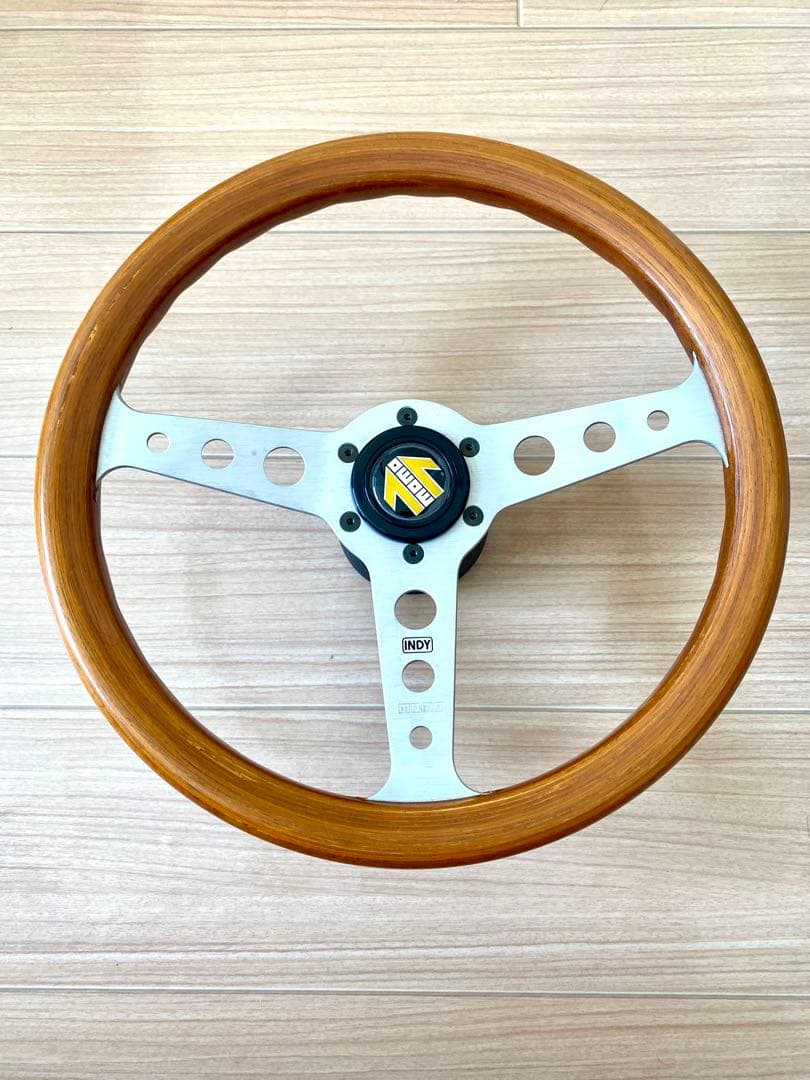 INDY 11-82 ハンドル本体　momo 直径　約35cm