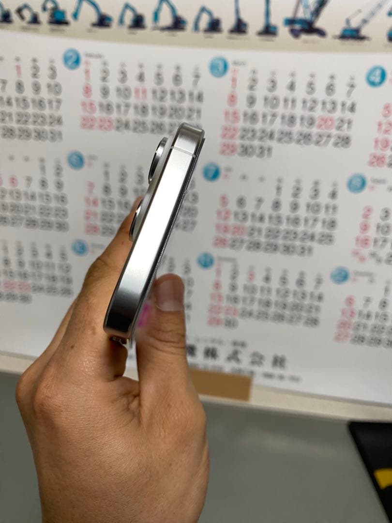 携帯電話本体 Apple iPhone 16 pro battery 97%