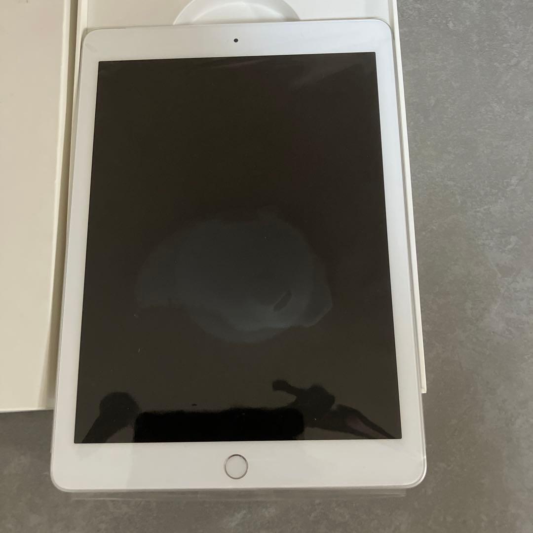 iPad (第6世代) 本体　訳ありジャンク品　美品（新品）