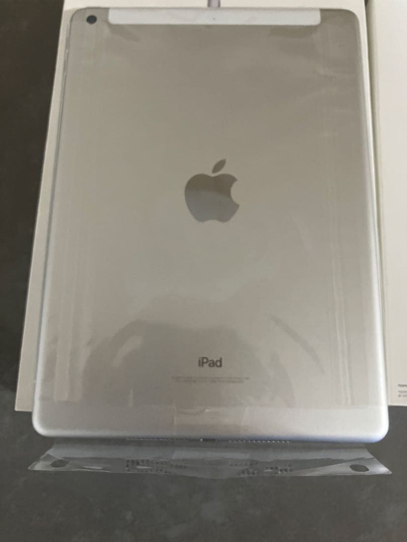 iPad (第6世代) 本体　訳ありジャンク品　美品（新品）