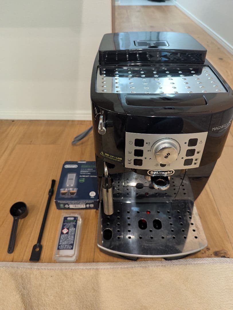 デロンギ 全自動コーヒーマシン マグニフィカS ECAM22112B