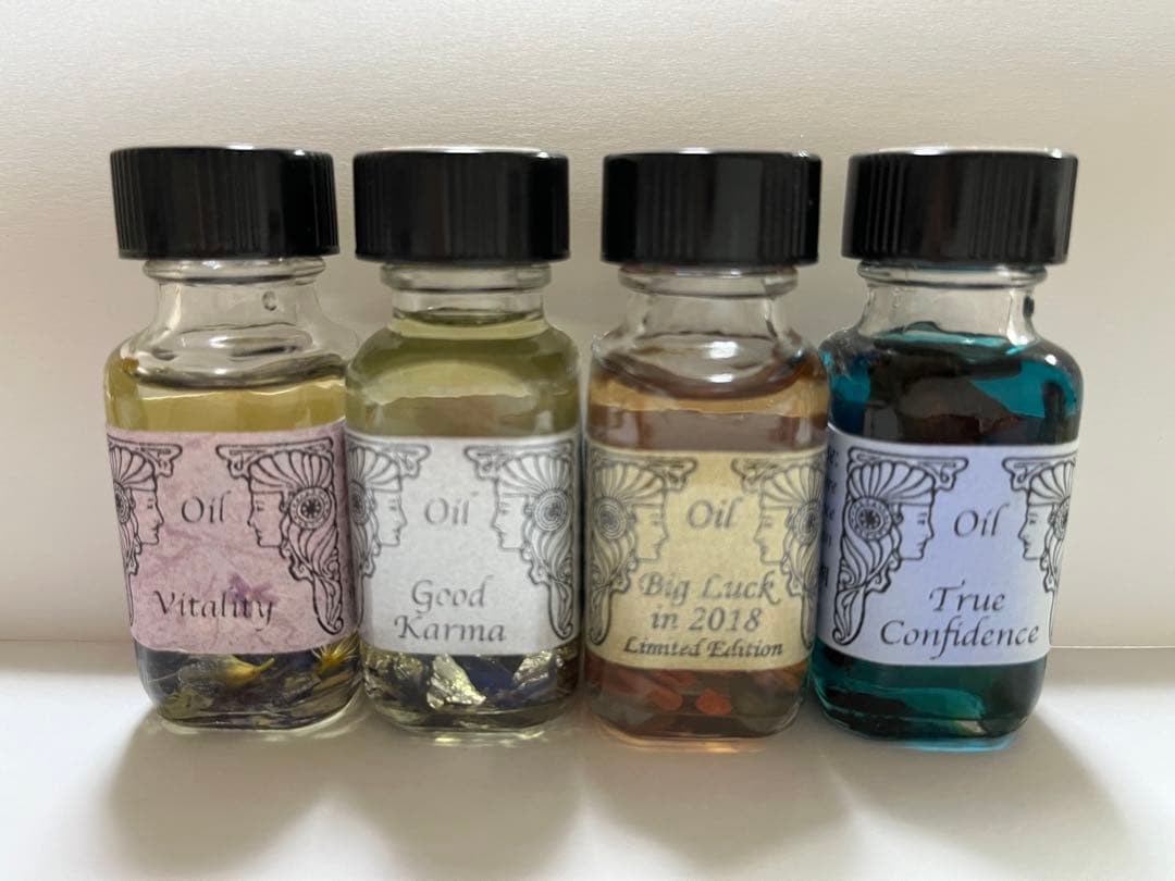 アンシェントメモリーオイル　35本まとめ売り　小瓶　スポイド　シール付き