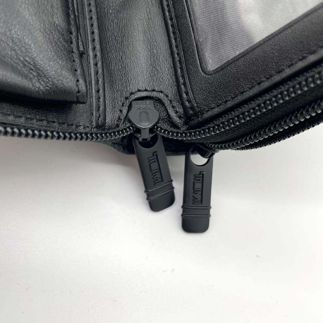 【極美品】トゥミ　トラベルオーガナイザー　ロゴプレート　Wファスナー　レザー　黒