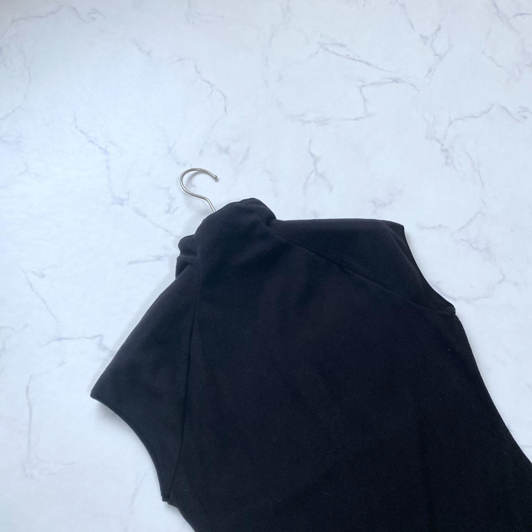 ヴィヴィアンタム モックネック フリース 花柄 刺繍 ノースリーブ 黒 1