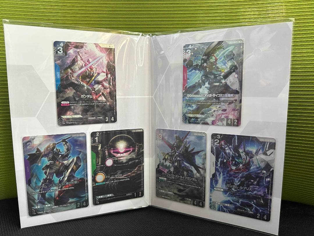 【新品】ガンダムカードゲーム　プレミアムカードコレクション01