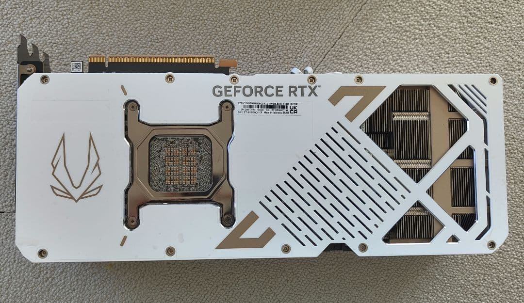 RTX 5090 ジャンク ZOTAC 白色 基盤付き!GPUコア/VRAM無し