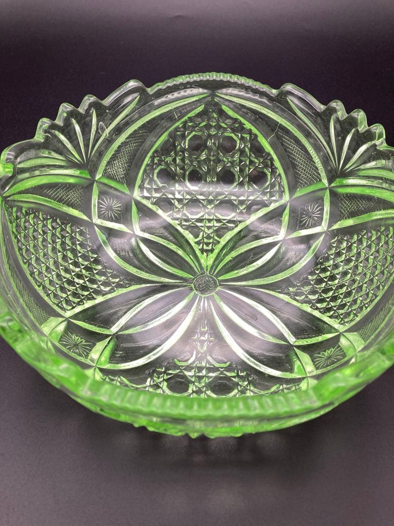 ウランガラス　ガラス鉢　カットガラス　ガラスボウル